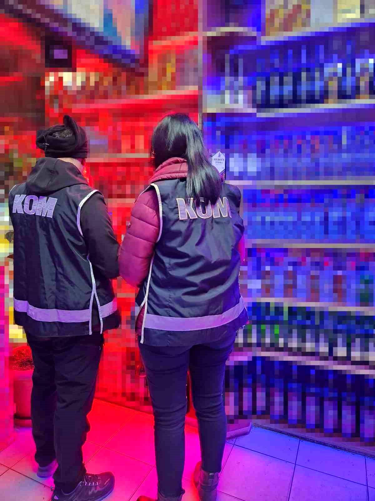 Düzce\'de KOM ekipleri tekel bayilerde kaçak içki ele geçirdi