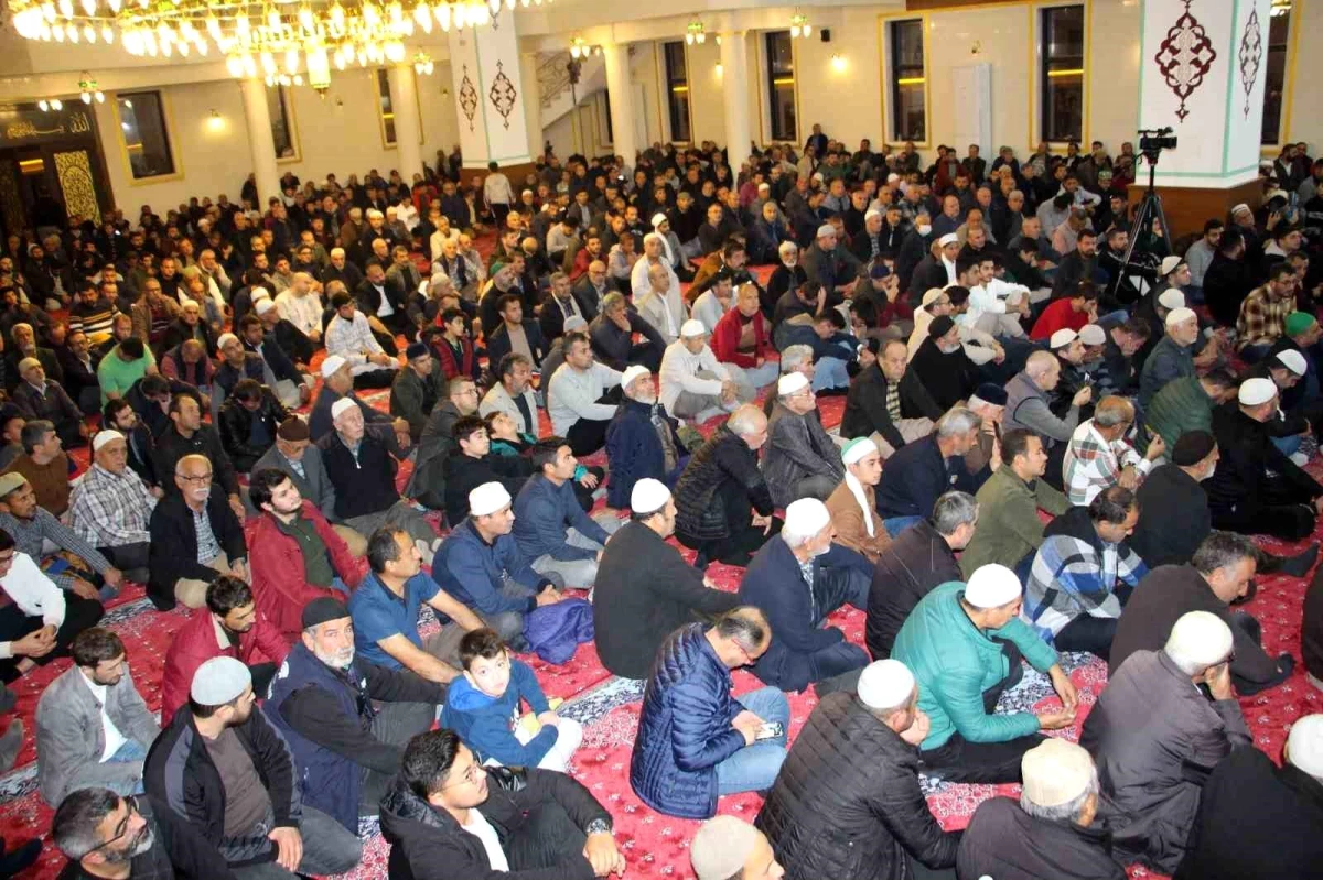 Antalya\'da Yeni Yıla Kur\'an Ziyafeti ve Şehitlere Dua İle Girildi