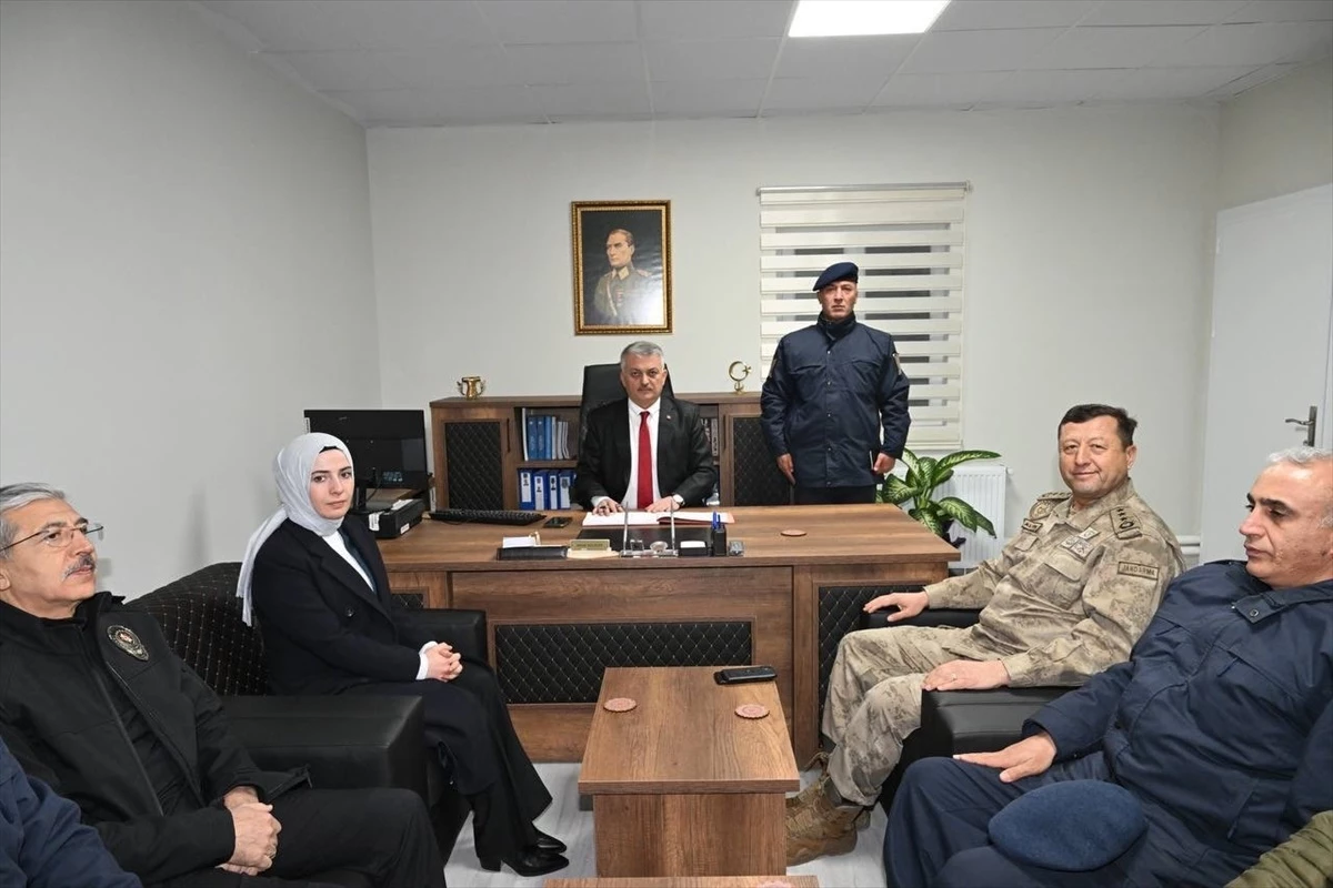 Malatya Valisi Ersin Yazıcı, görevi başındaki güvenlik ve sağlık ekiplerini ziyaret etti