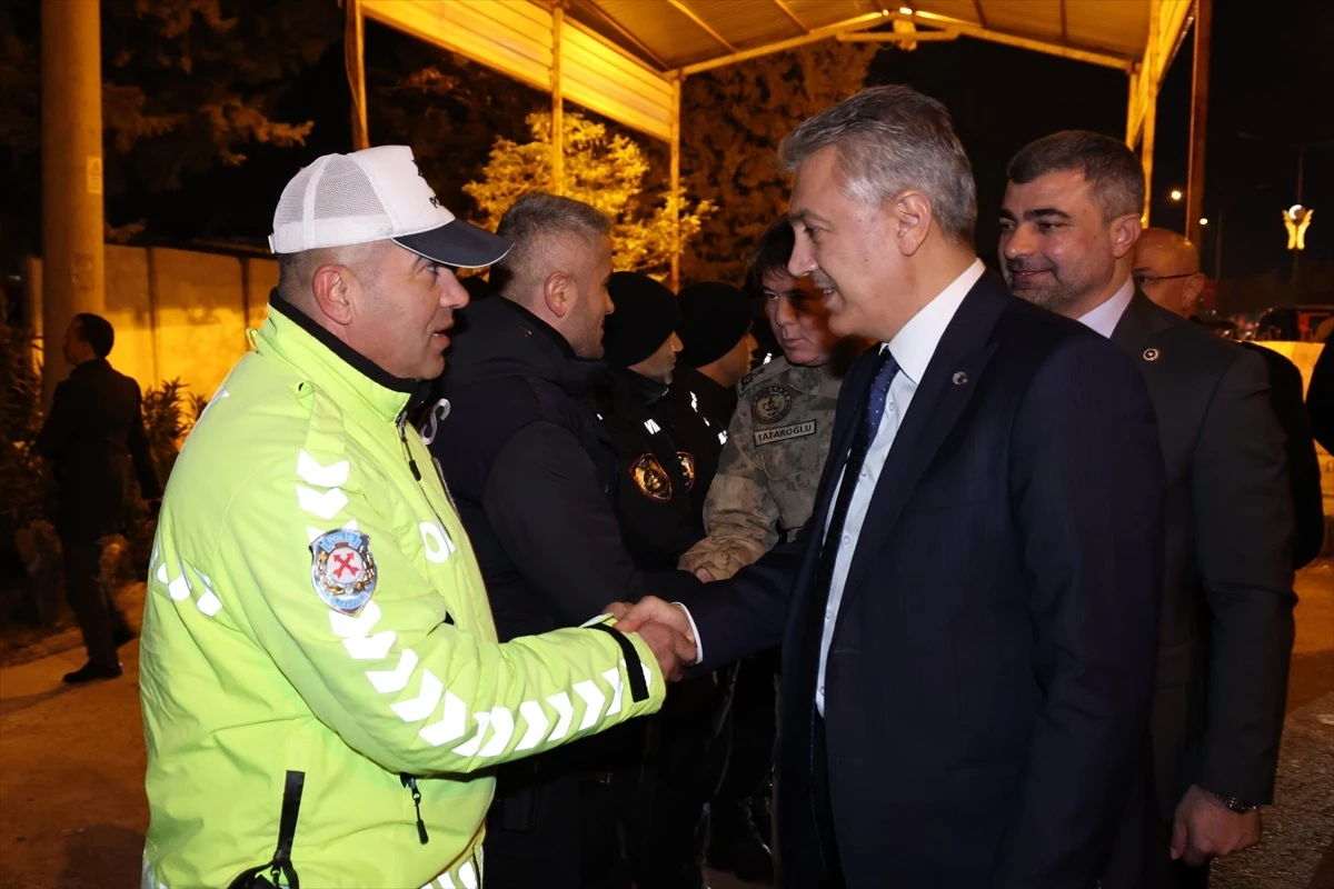 Mardin Valisi Tuncay Akkoyun, Görev Başındaki Güvenlik Güçlerini Ziyaret Etti