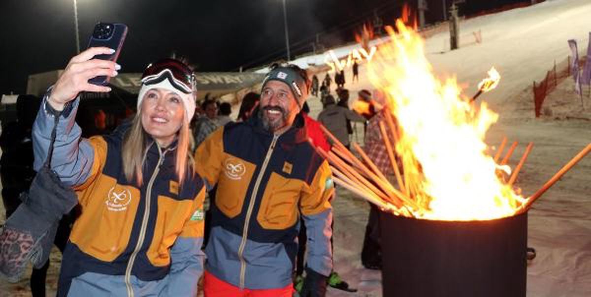 Palandöken'de Meşaleli Kayak Gösterisiyle Yeni Yıla Girildi