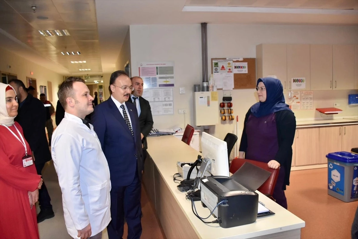 Siirt Valisi ve Belediye Başkan Vekili Kemal Kızılkaya, görevi başındaki personeli ziyaret etti