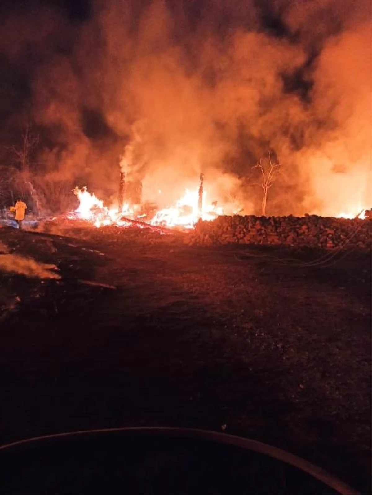 Sinop\'ta çıkan yangında 5 ev kullanılamaz hale geldi, 2 kişi hayatını kaybetti