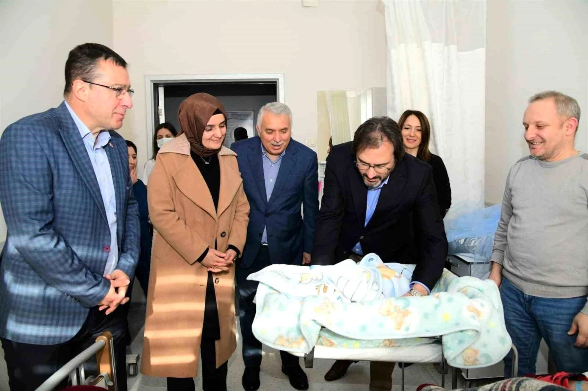 Trabzon\'da 2024 Yılının İlk Bebekleri Dünyaya Geldi