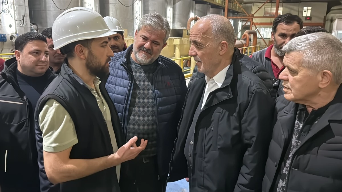 Türk-İş Genel Başkanı Ergün Atalay, Sakarya\'da Şeker Fabrikası İşçileriyle Yeni Yıla Girdi