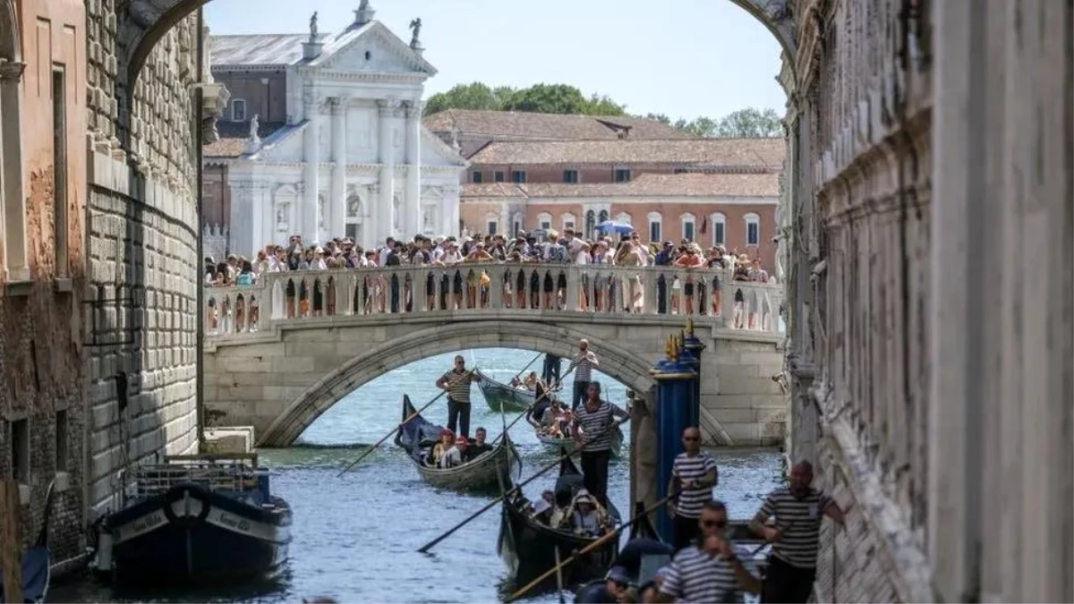 Venedik, kitlesel turizmi kontrol altına almak için yeni önlemler alıyor