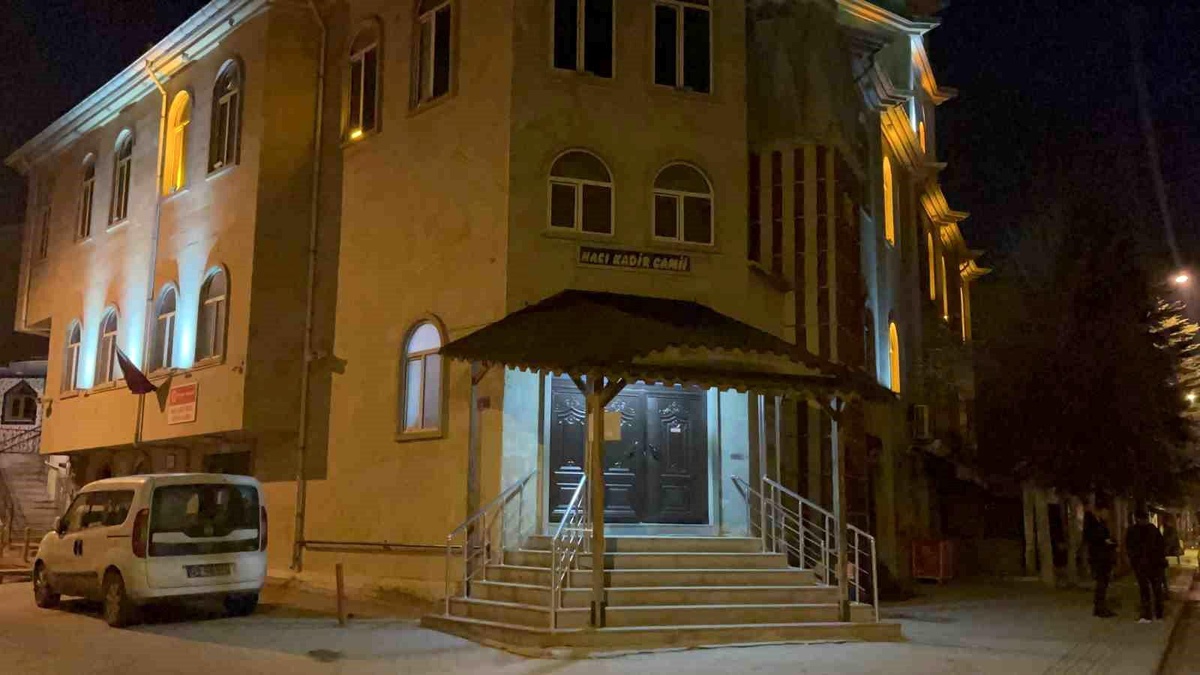 Eskişehir\'de Cami Yardım Kutusu Hırsızlığı Girişimi