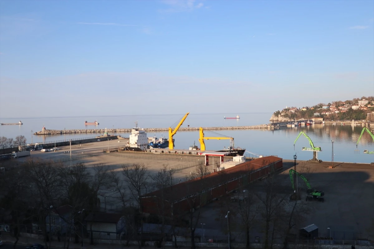 Zonguldak açıklarında demir yüklü gemi arızalandı