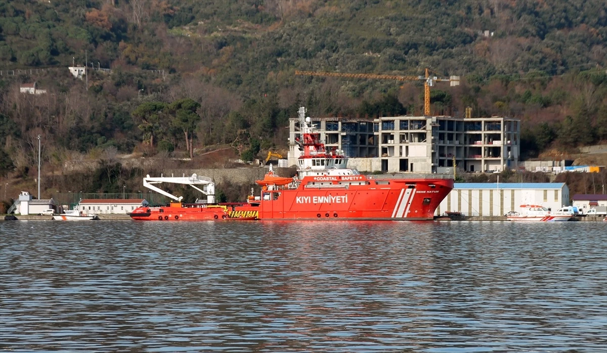 Zonguldak açıklarında batan kuru yük gemisinin kaybolan 7 kişilik mürettebatını arama çalışmaları sürüyor