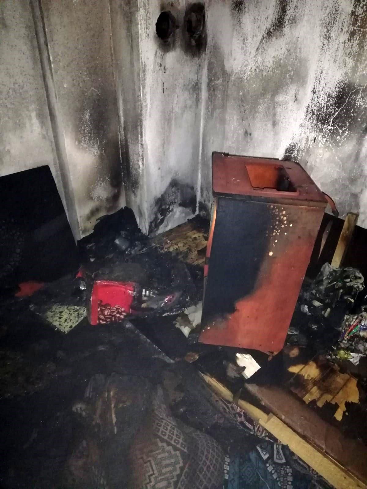 Afyonkarahisar\'da Apartman Yangını Paniğe Neden Oldu