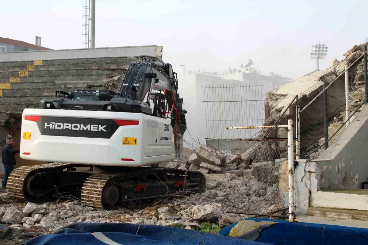 Aydın\'ın 73 yıllık sembol stadyumu yıkıma başladı