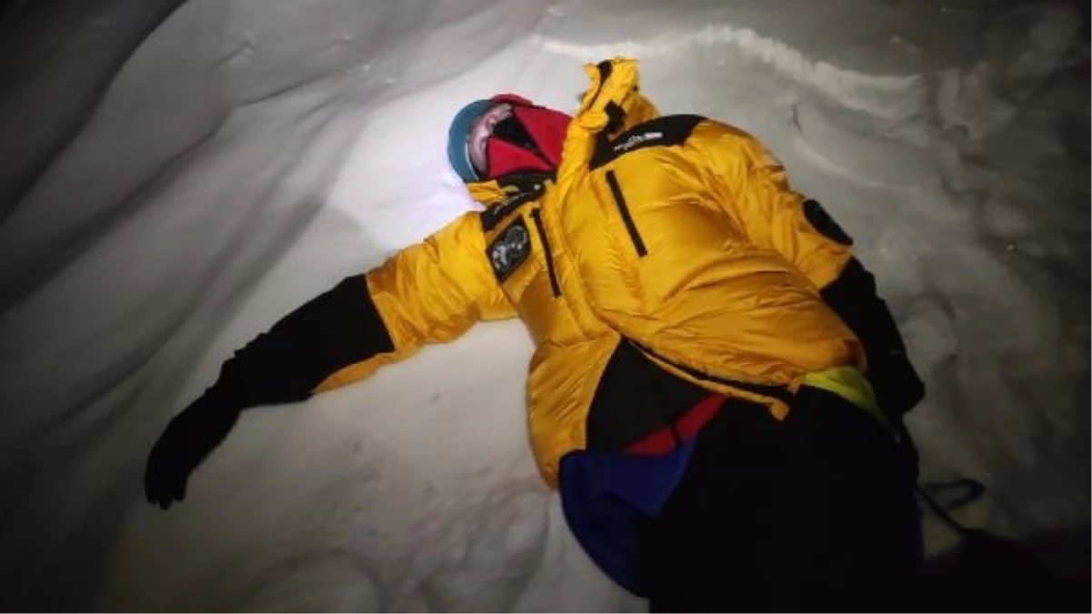 Ağrı Dağı\'nda tırmanış yaparken düşen Ukraynalı dağcının tedavisi sürüyor