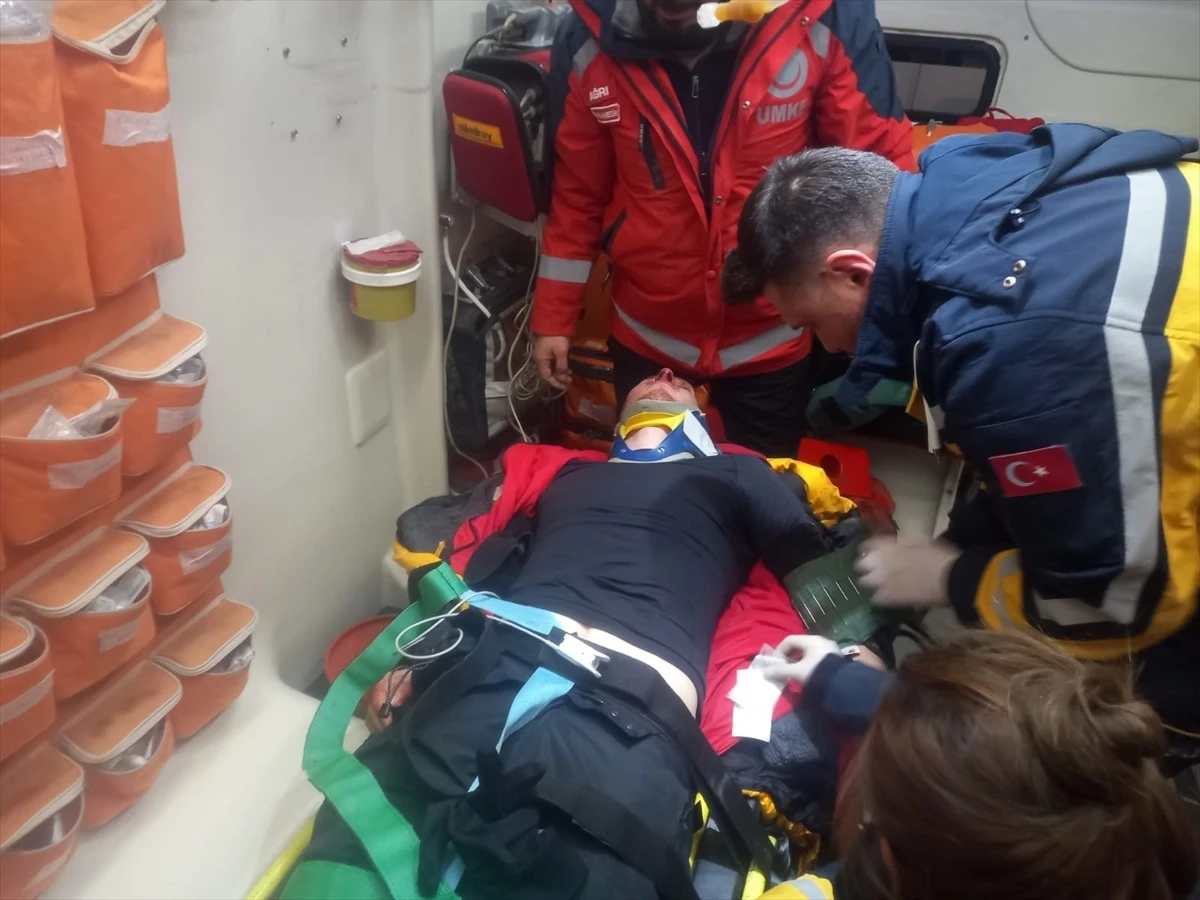 Ağrı Dağı\'na tırmanış yaparken düşen Ukraynalı turist kurtarıldı