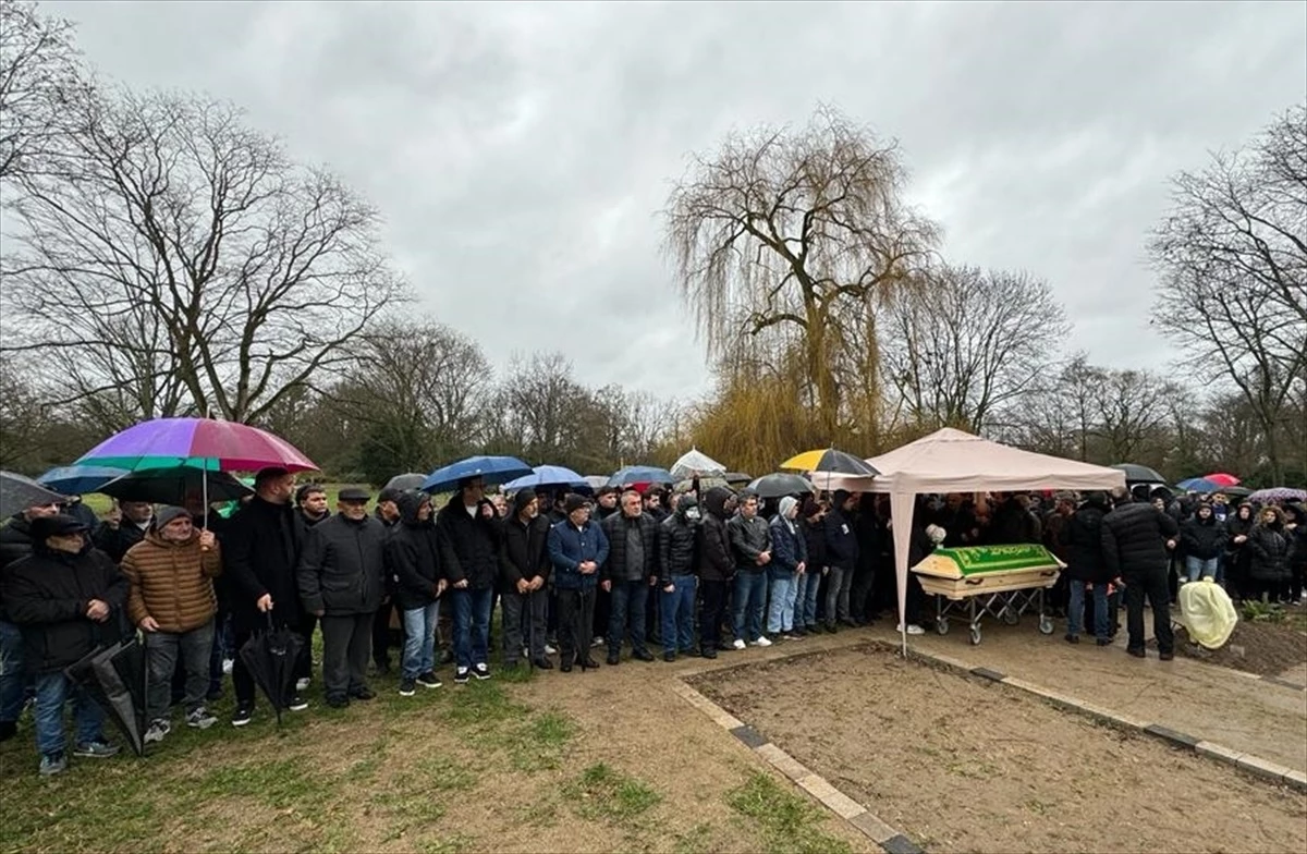 Almanya\'da polis tarafından öldürülen Ertekin Özkan\'ın cenazesi defnedildi