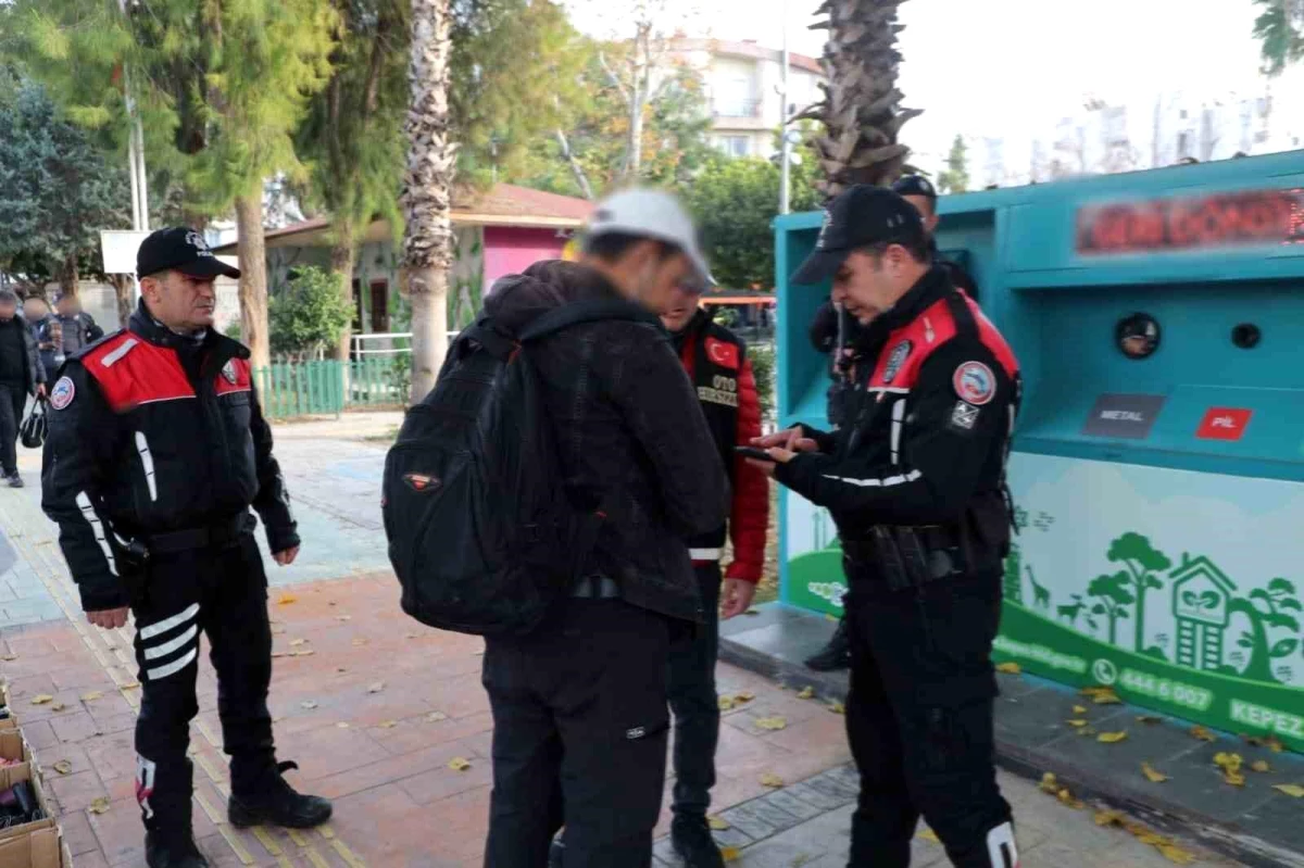 Antalya\'da \'Huzurlu Sokaklar\' Uygulamasında 14 Şüpheli Yakalandı