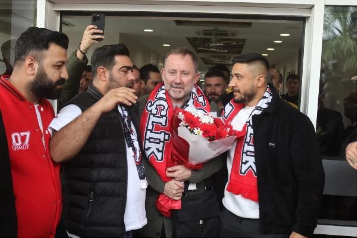 Sergen Yalçın, Antalyaspor\'un yeni teknik direktörü olarak göreve başladı