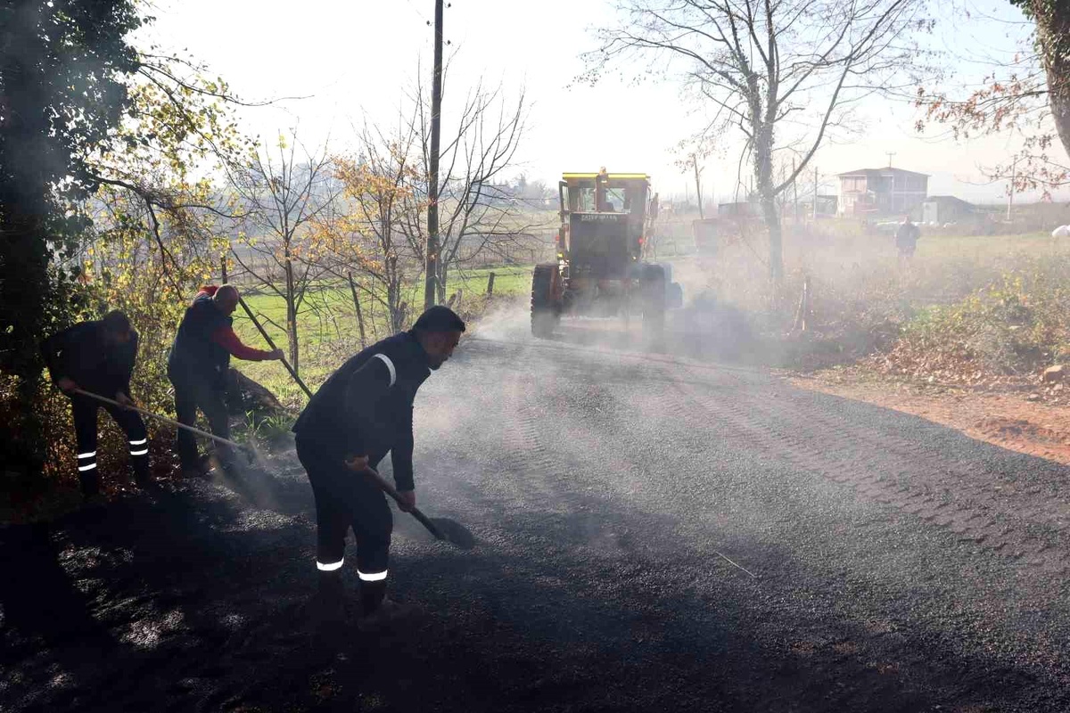 İzmit Belediyesi, Bayraktar köyünde yolu asfaltladı