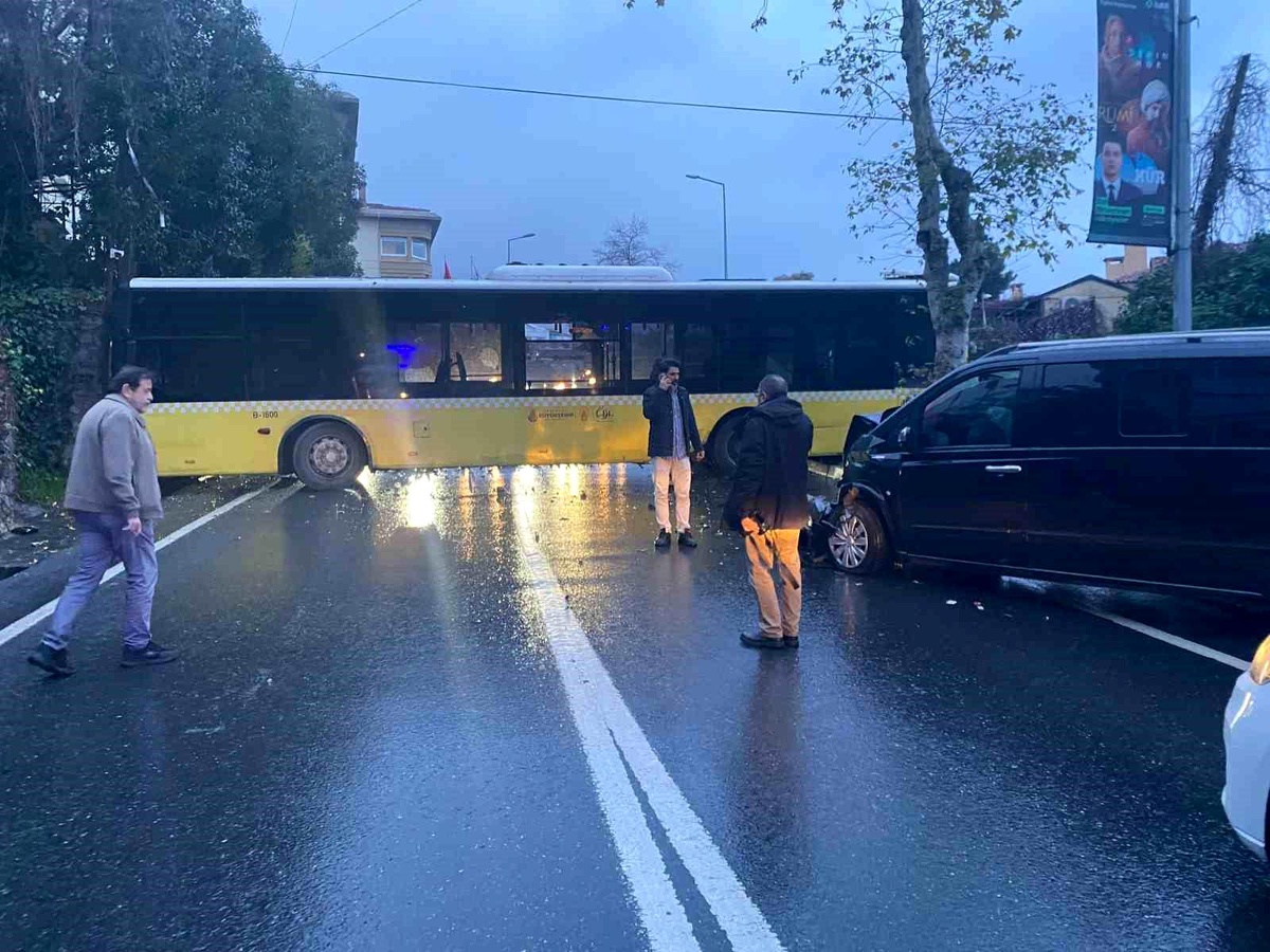 Beşiktaş\'ta İETT otobüsü kaza yaptı, yolcular yaralandı