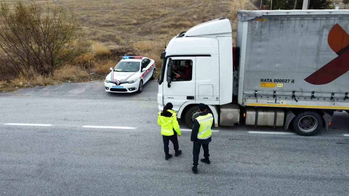 Afyonkarahisar\'da jandarma ekipleri kış lastiği denetimi yaptı