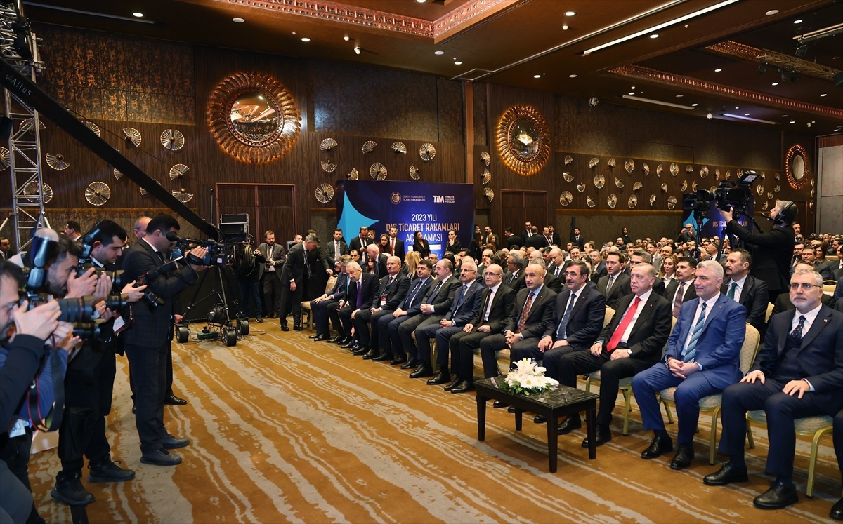 Cumhurbaşkanı Erdoğan: "2023 yılı ekim ayı itibarıyla yıllık hizmet ihracatı tarihi rekor seviye ile 99 milyar 254 milyon dolar olarak gerçekleşti"