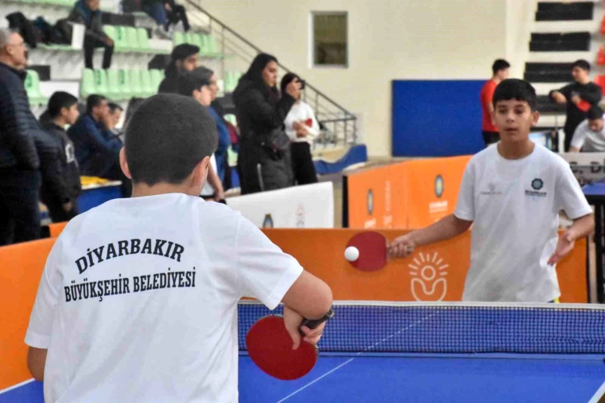 Diyarbakır Büyükşehir Belediyesi Uyanış Gençlik Masa Tenisi Dostluk ve Dayanışma Turnuvası Düzenledi