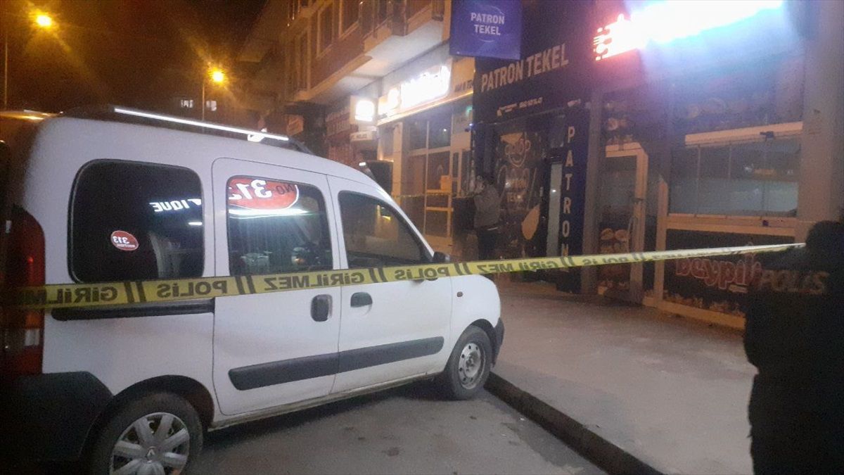 Akçakoca\'da tekel büfesine pompalı tüfekle ateş açan kişi yaralandı