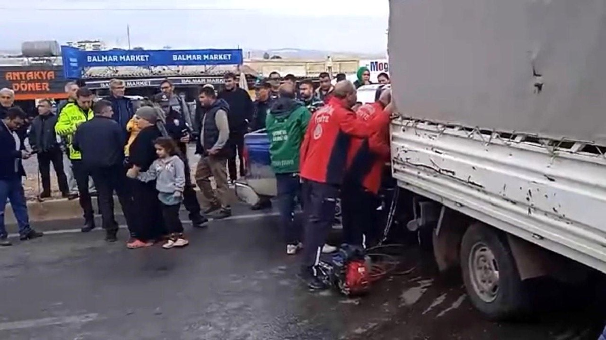Mersin Erdemli\'de Zincirleme Kaza: 2 Yaralı