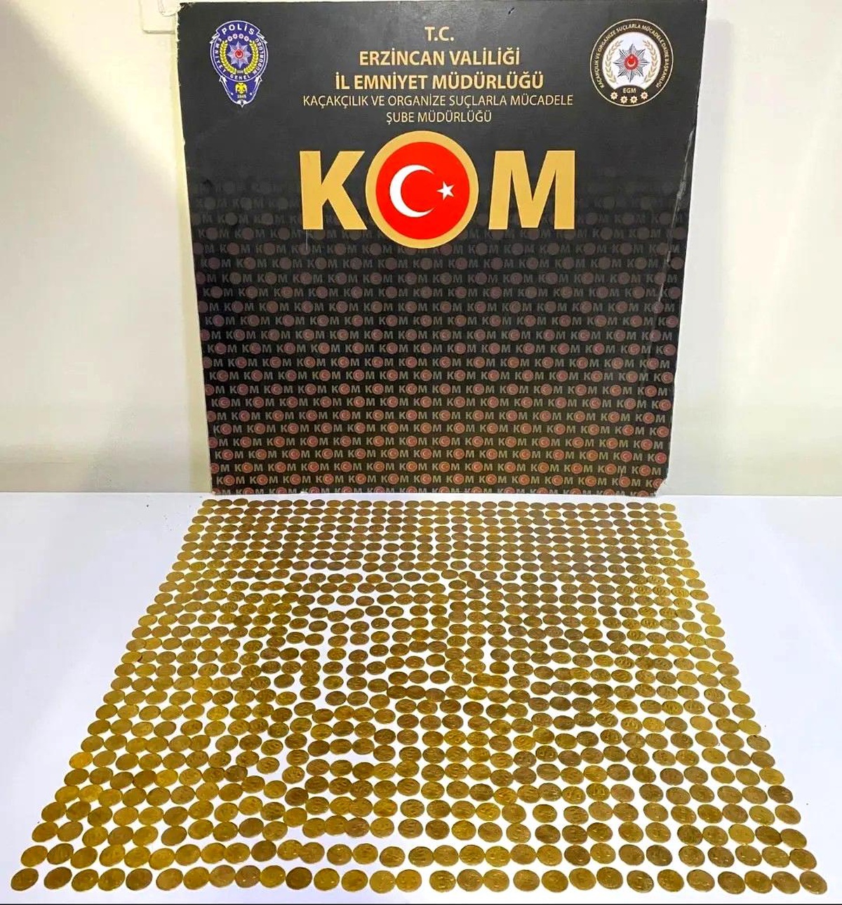 Erzincan\'da Otobüste Doğu Roma İmparatorluğu\'na Ait 866 Altın Sikke Ele Geçirildi
