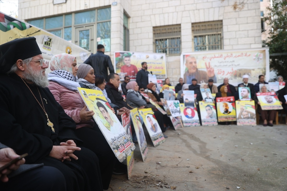 Filistinli Göstericiler İsrail\'in Filistinli Esirlere Yönelik Kötü Muamelesini Protesto Etti