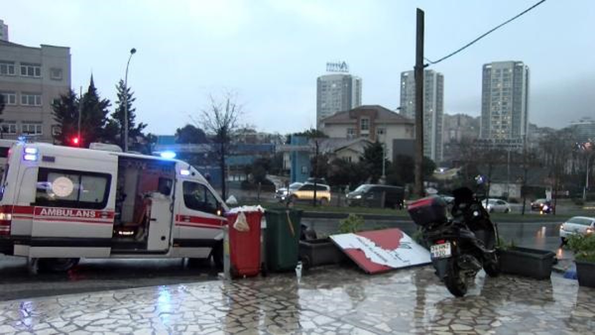 Yağışlı Havada Kamyon Şoförü Kaza Yaptı