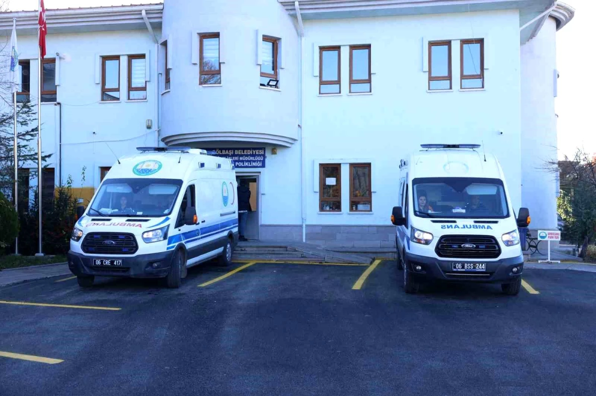 Gölbaşı Belediyesi, ihtiyaç sahibi hastaları ücretsiz olarak hastanelere taşıyor