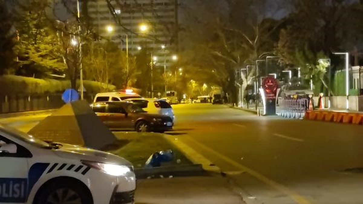 İçişleri Bakanlığı Önünde Şüpheli Kişi Polis Tarafından Vuruldu