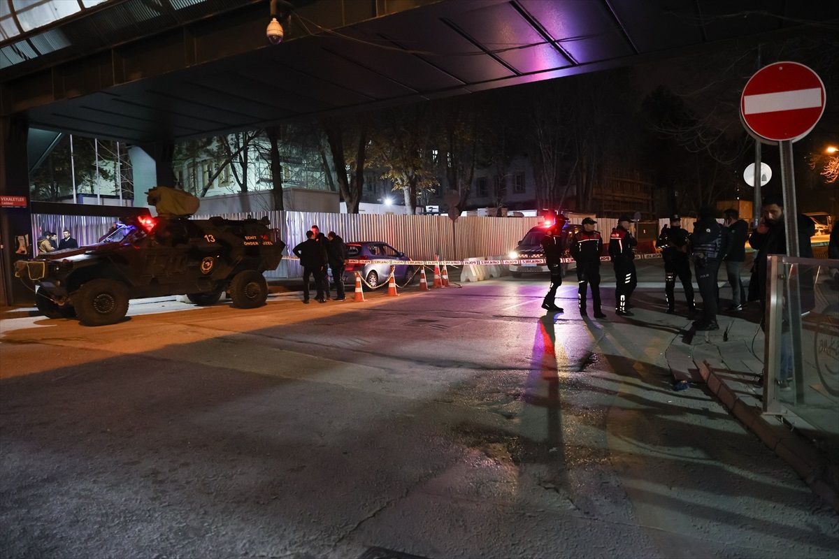İçişleri Bakanı: Vekaletler Caddesi\'nde Şüpheli Hareketlerde Bulunan Kişi Yakalandı