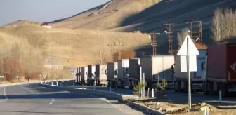 Esendere Gümrük Kapısı'nda 10 Kilometrelik TIR Kuyruğu Oluştu