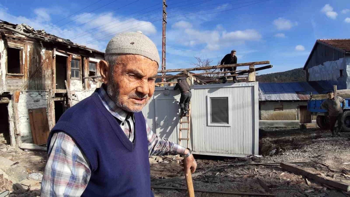 Bolu\'da Ahşap Evini Kaybeden 90 Yaşındaki İrfan Yazgan İçin Konteyner Hazırlandı