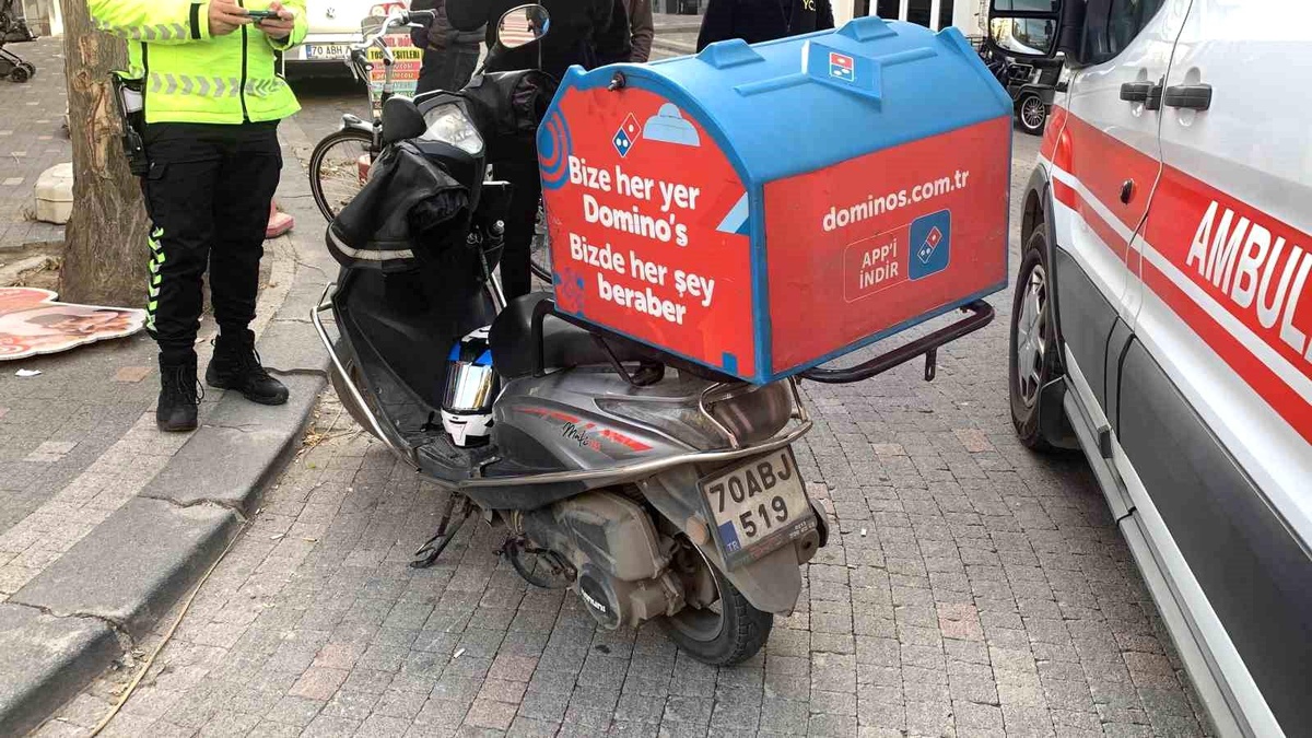 Karaman\'da Otomobille Çarpışan Motokurye Yaralandı