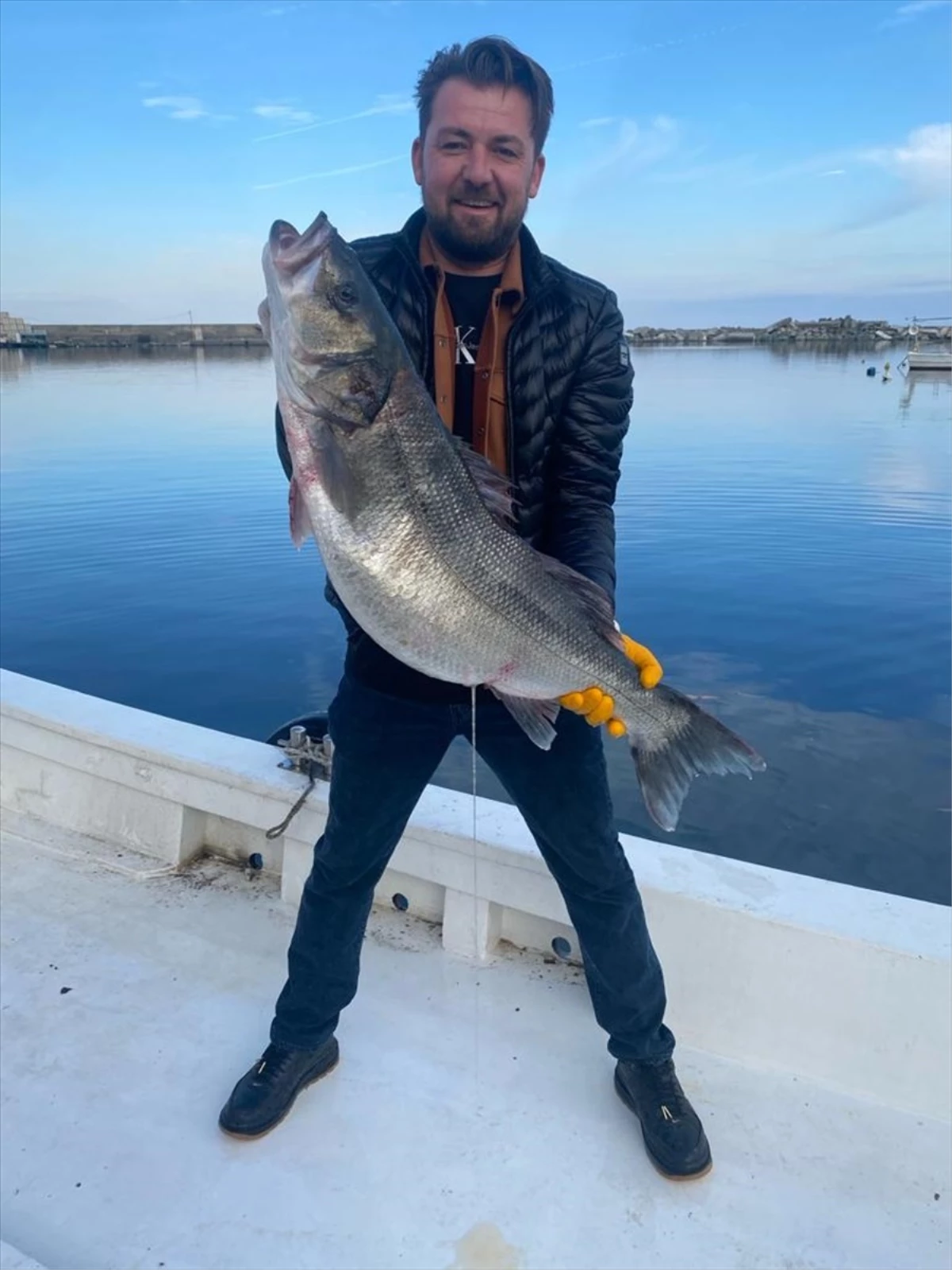 Kastamonulu balıkçının ağına 11 kilogramlık levrek takıldı
