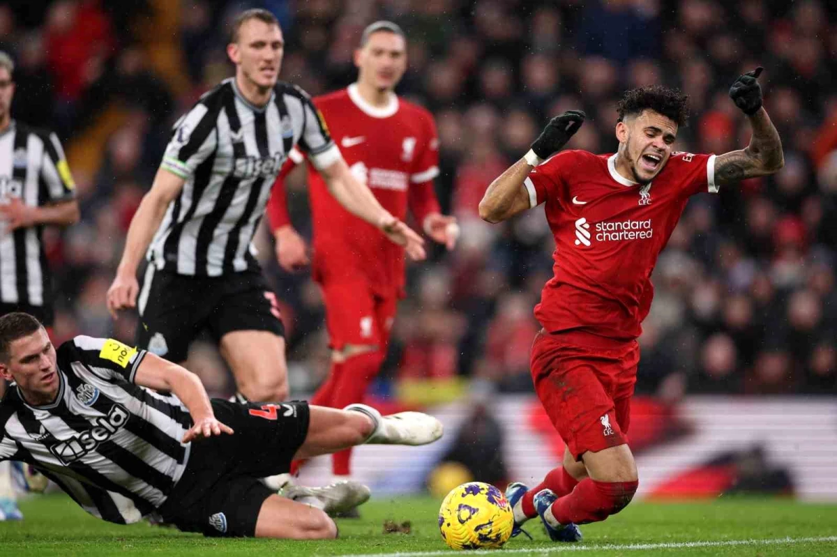 Liverpool, Newcastle United\'ı 4-2 mağlup ederek liderliğini sürdürdü