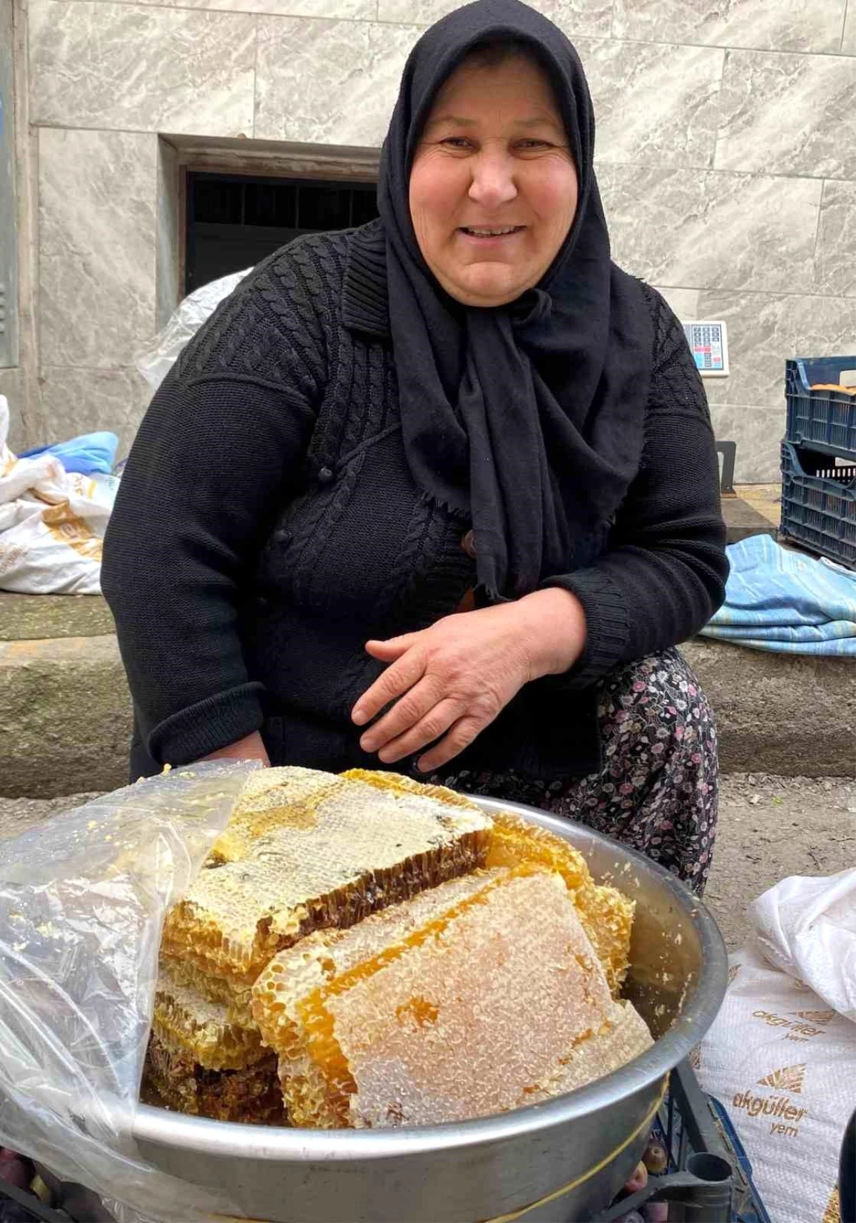 Manisa\'nın Alaşehir ilçesinde bal fiyatları yükseldi