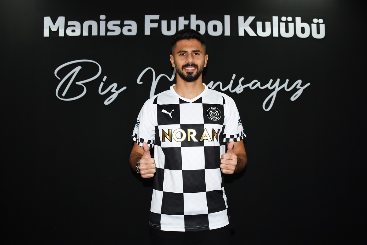 Manisa FK, Alberk Koç\'u kadrosuna kattı