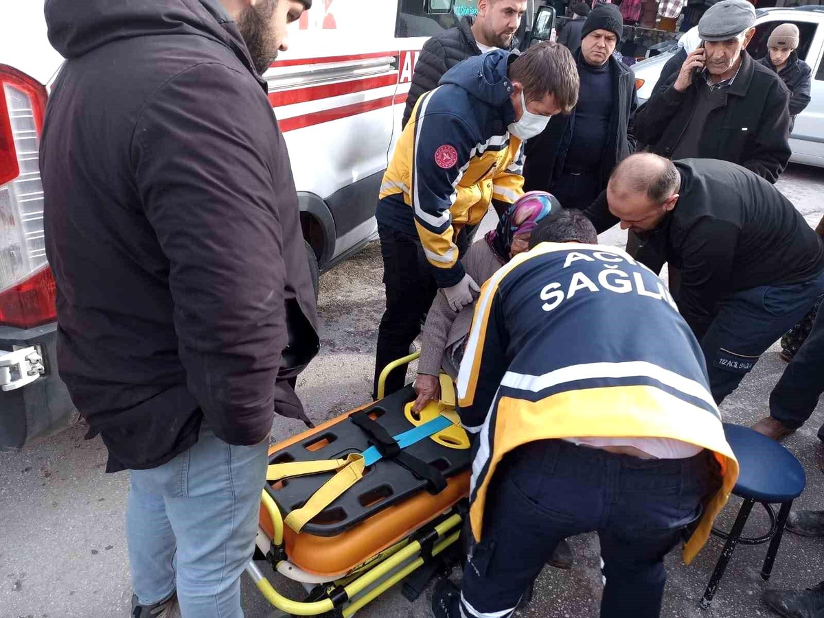 Burdur\'da yaşlı kadın otomobil çarpması sonucu yaralandı