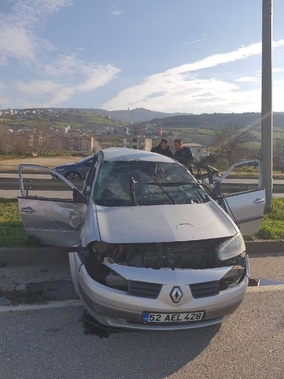 Samsun'da Sollama Yapan Otomobil Refüje Çarptı: 1 Ölü, 1 Yaralı