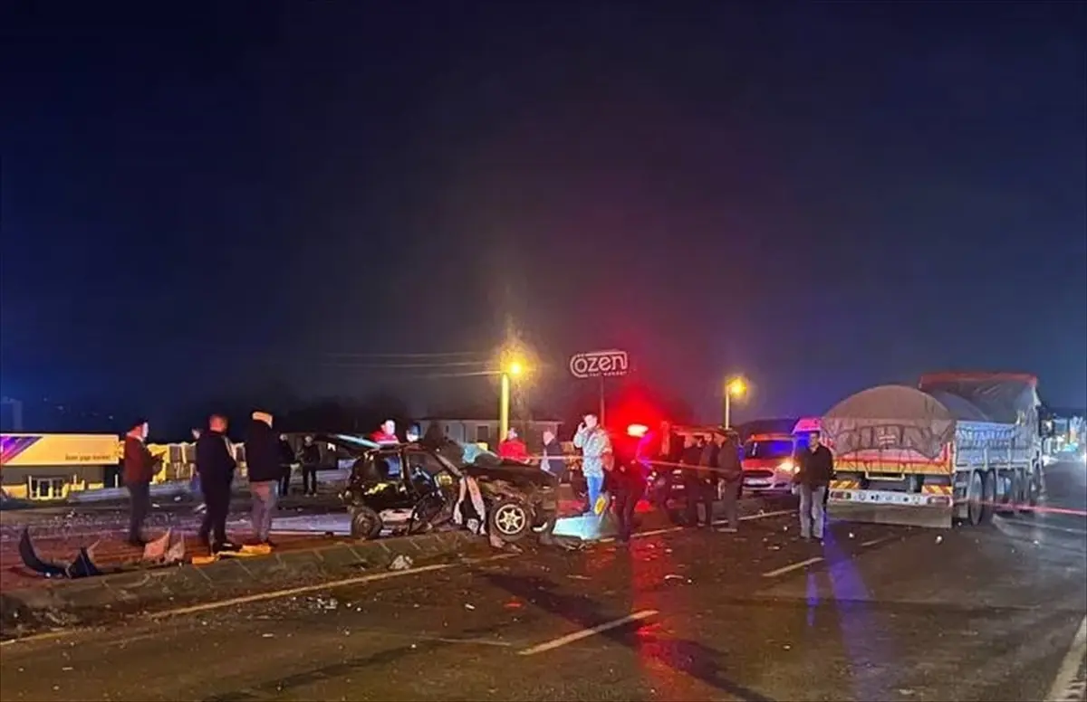 Hendek'te kaza: Kamyon sürücüsü tutuklandı