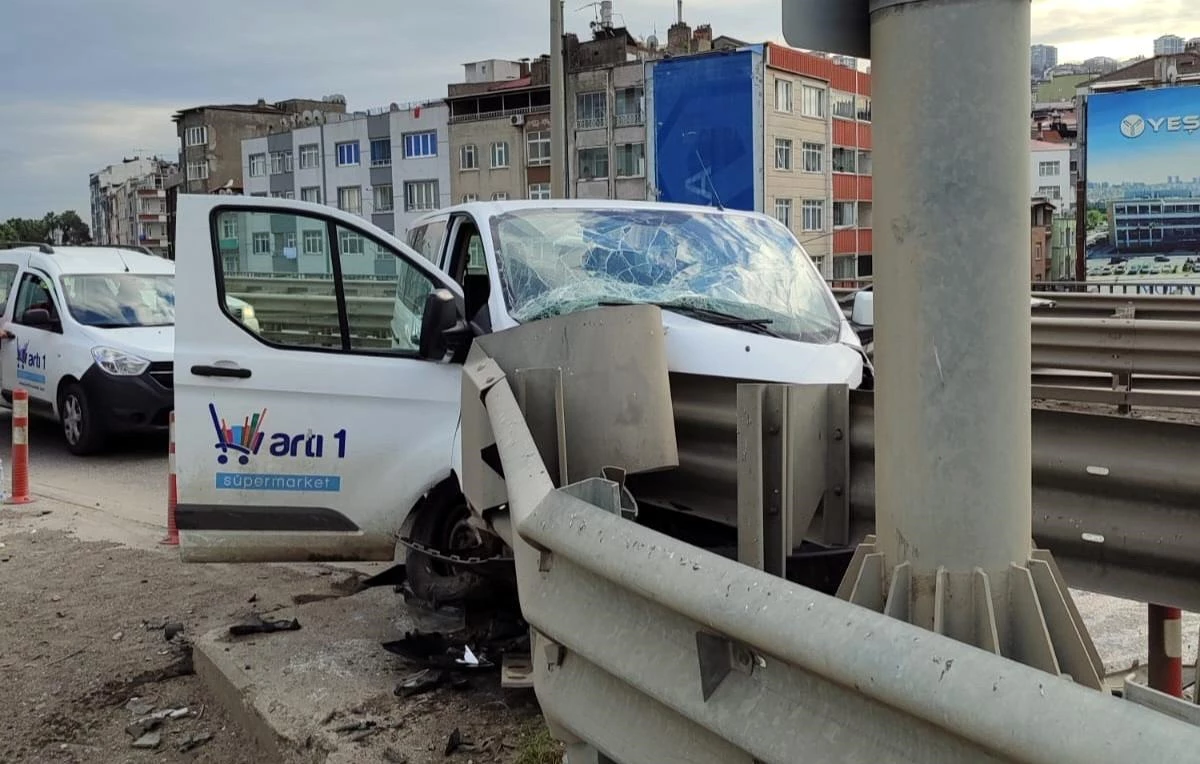 Samsun\'da minibüsün bariyere çarptığı kazada 1 kişi yaralandı