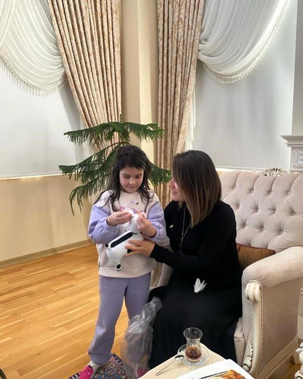 Bilecik Vali Şefik Aygöl\'ün eşi Nazlı Aygöl, şehit ailelerini ağırladı