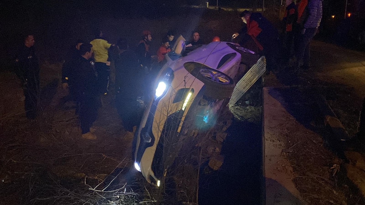 Sivas\'ta trafik kazasında 3\'ü çocuk 5 kişi yaralandı