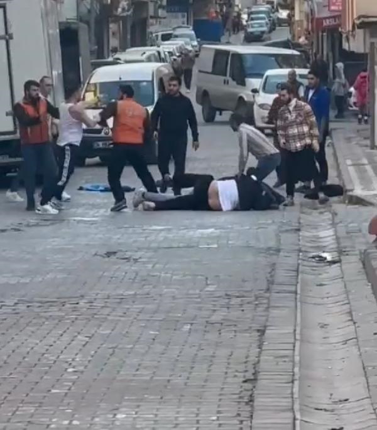 Sultangazi\'de Üç Farklı Kavga Kameralara Yansıdı