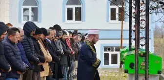 Silahlı saldırıda ölen arkadaşının taziyesinde kalp krizinden hayatını kaybetti