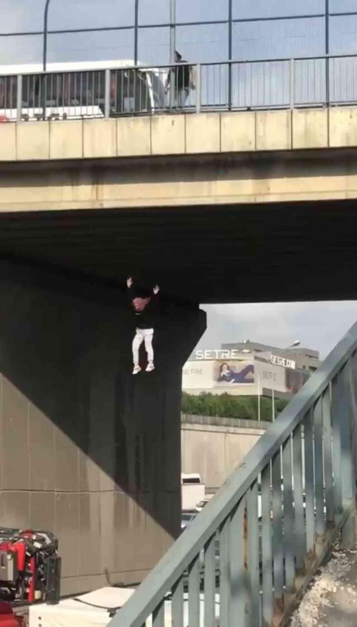 TEM Otoyolu'nda intihar girişimi: Genç kızın hayat hikayesi kan dondurdu