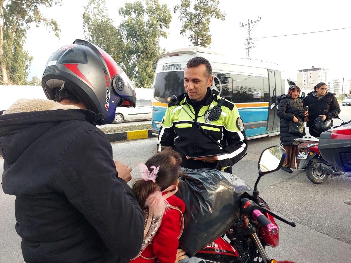 Hatay\'da yapılan kontrollerde 10 motosiklet ve 1 otomobil trafikten men edildi